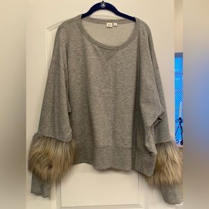 Fur trimmed sweatshirt
